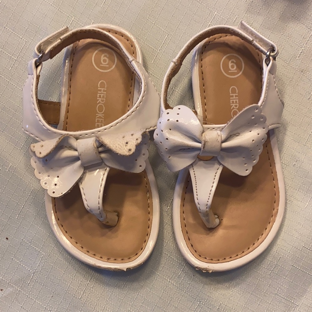 White bow sandals